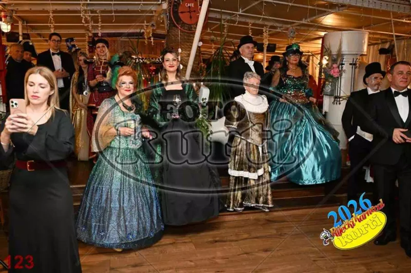 24.01. Bal Krinolina 3 - FotoKurti