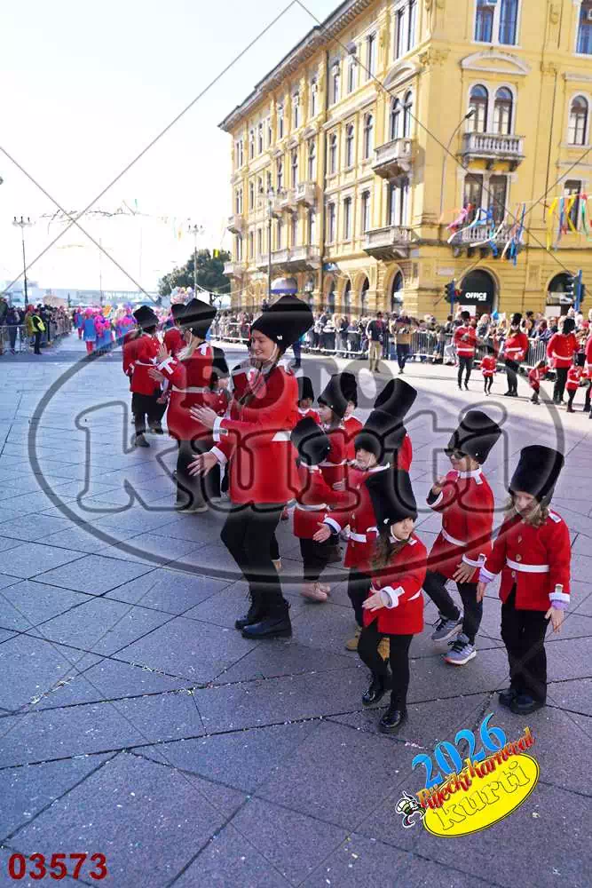 10. DV Žirafa 1 - FotoKurti