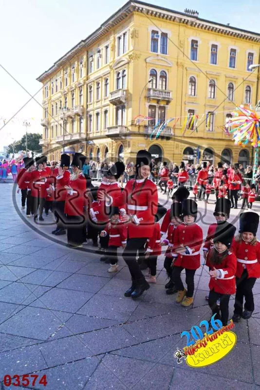 10. DV Žirafa 2 - FotoKurti