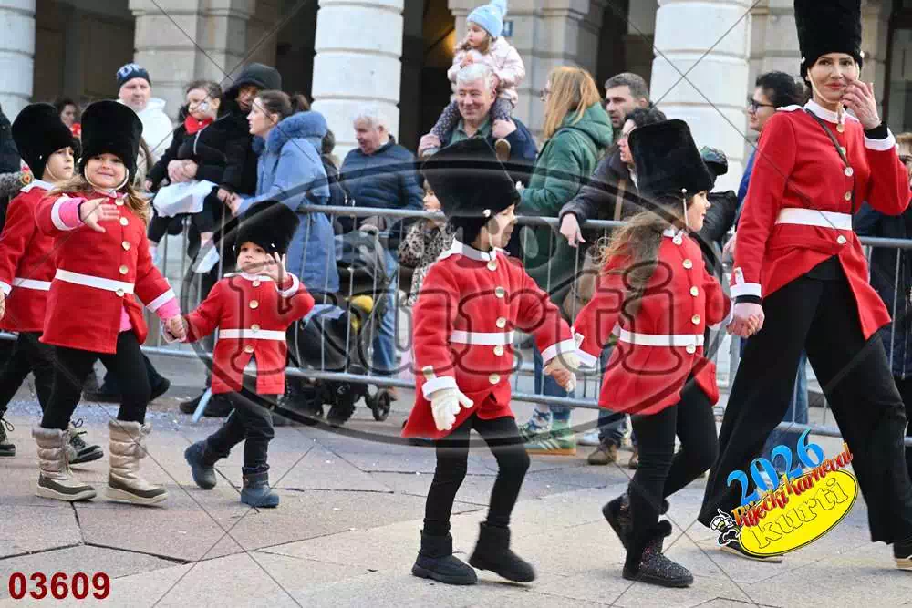 10. DV Žirafa 1 - FotoKurti
