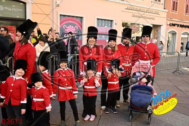 10. DV Žirafa 3 - FotoKurti
