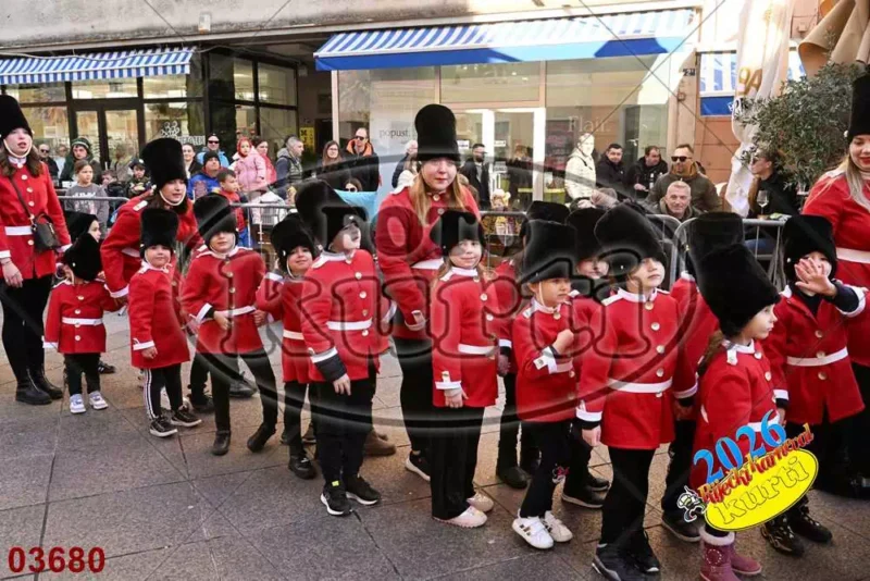 10. DV Žirafa 12 - FotoKurti