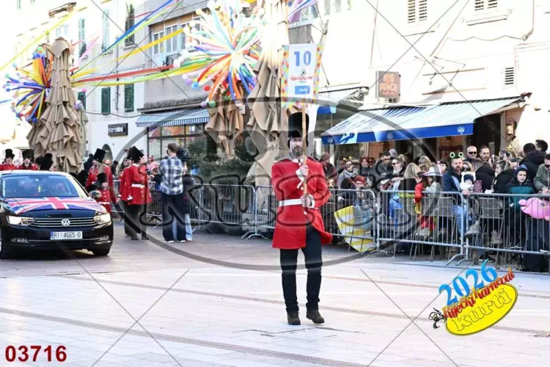 10. DV Žirafa 12 - FotoKurti