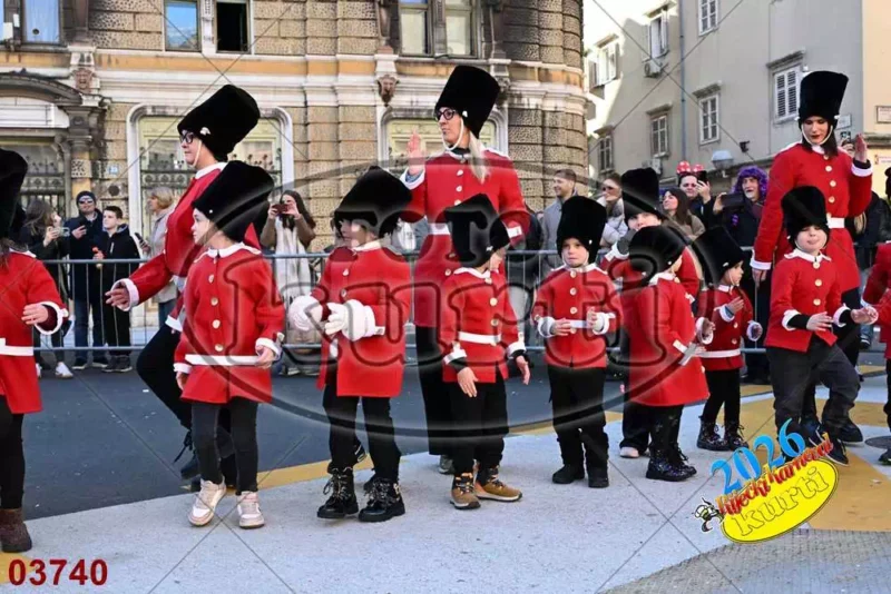 10. DV Žirafa 12 - FotoKurti