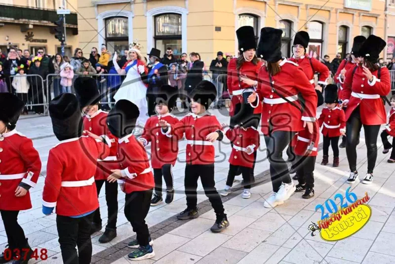 10. DV Žirafa 8 - FotoKurti