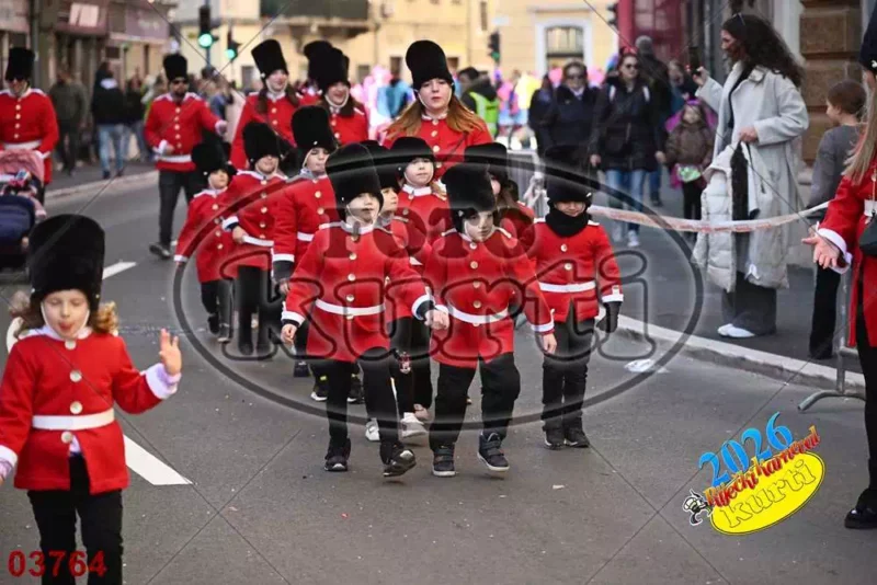 10. DV Žirafa 12 - FotoKurti