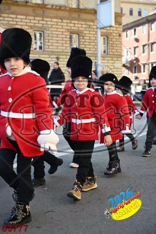 10. DV Žirafa 1 - FotoKurti