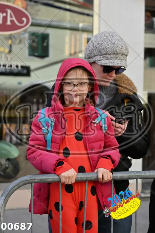 000-PUBLIKA IZA OGRADE 1 - FotoKurti