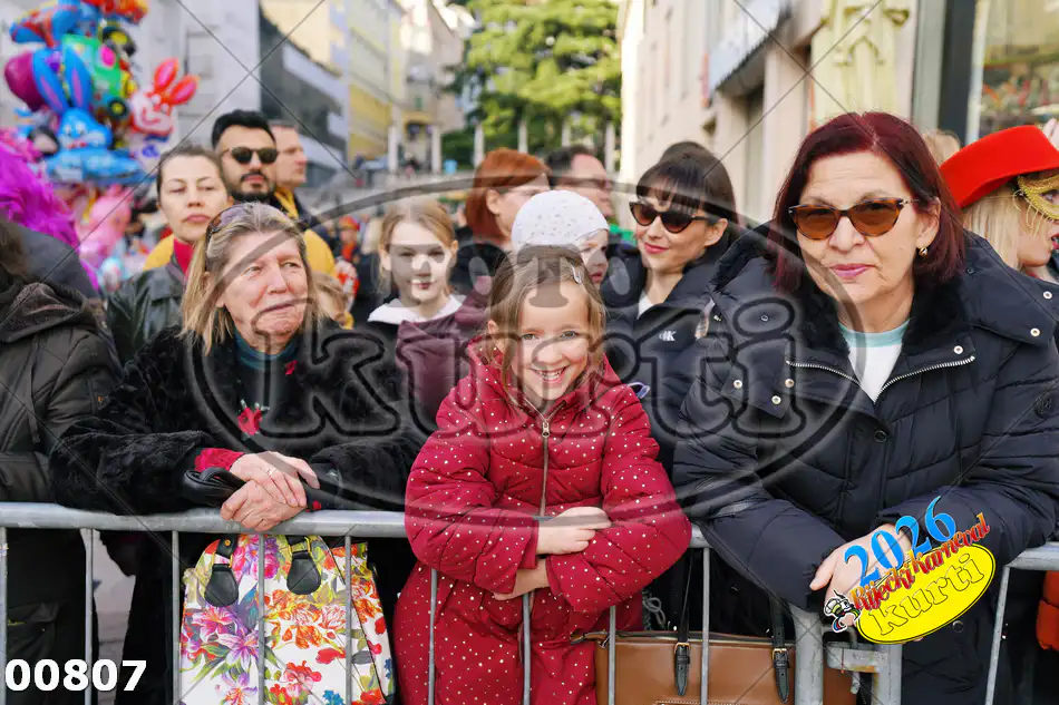 000-PUBLIKA IZA OGRADE 1 - FotoKurti