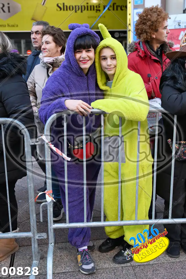 000-PUBLIKA IZA OGRADE 10 - FotoKurti