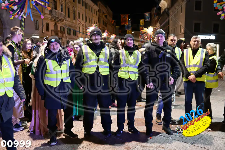 000-PUBLIKA IZA OGRADE 1 - FotoKurti
