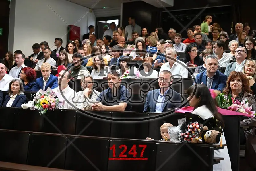 12:00h 8 - FotoKurti