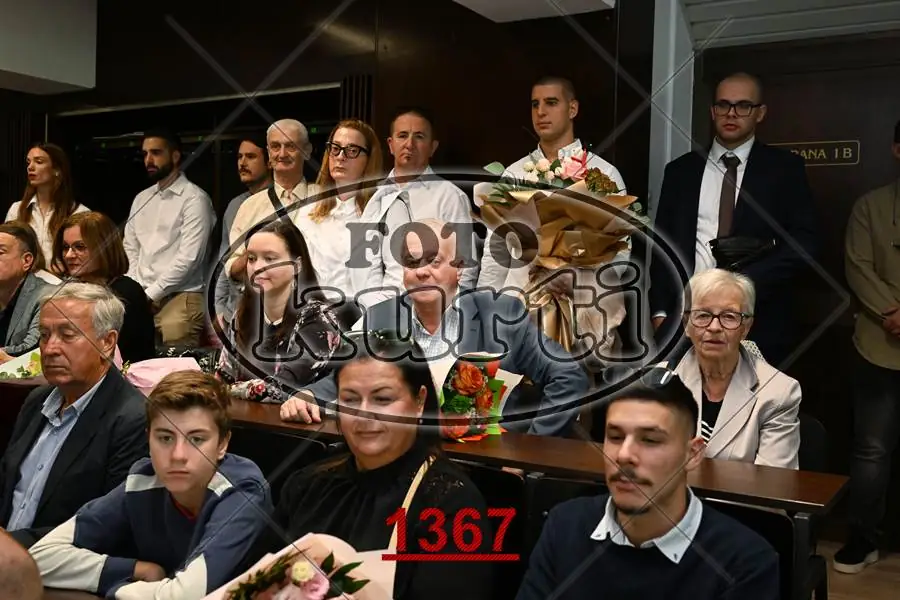 12:00h 8 - FotoKurti