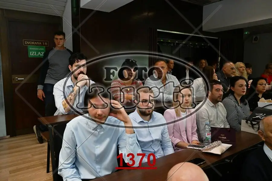 12:00h 11 - FotoKurti
