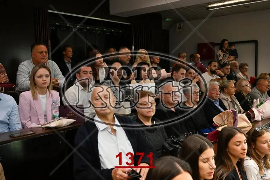 12:00h 12 - FotoKurti