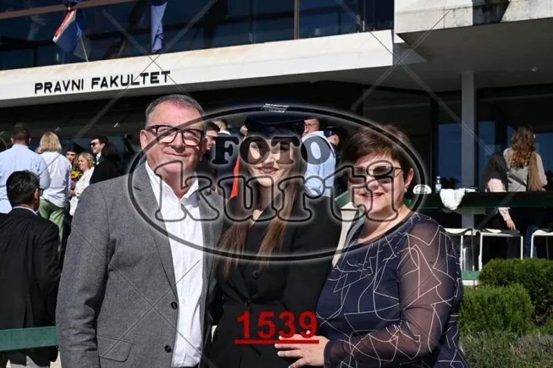 12:00h 12 - FotoKurti