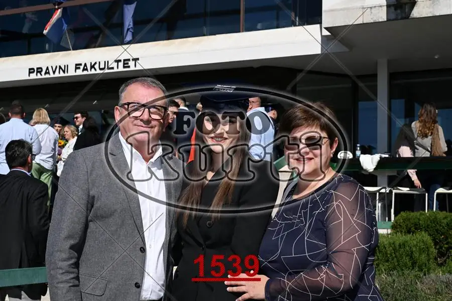 12:00h 12 - FotoKurti