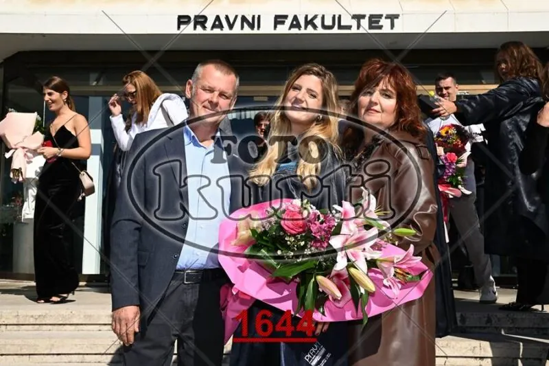 12:00h 9 - FotoKurti
