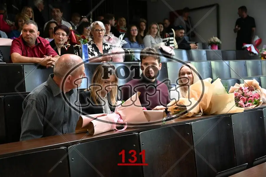 12:00 11 - FotoKurti