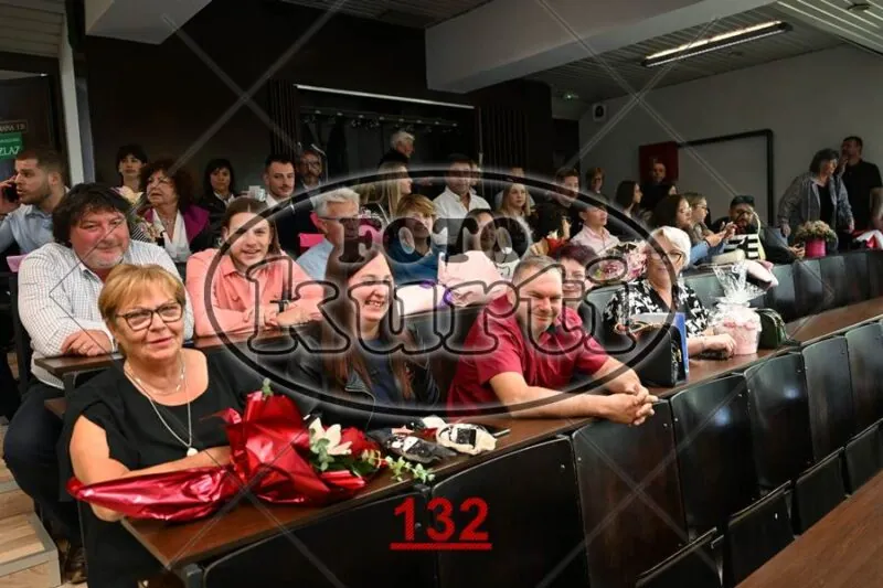 12:00 12 - FotoKurti
