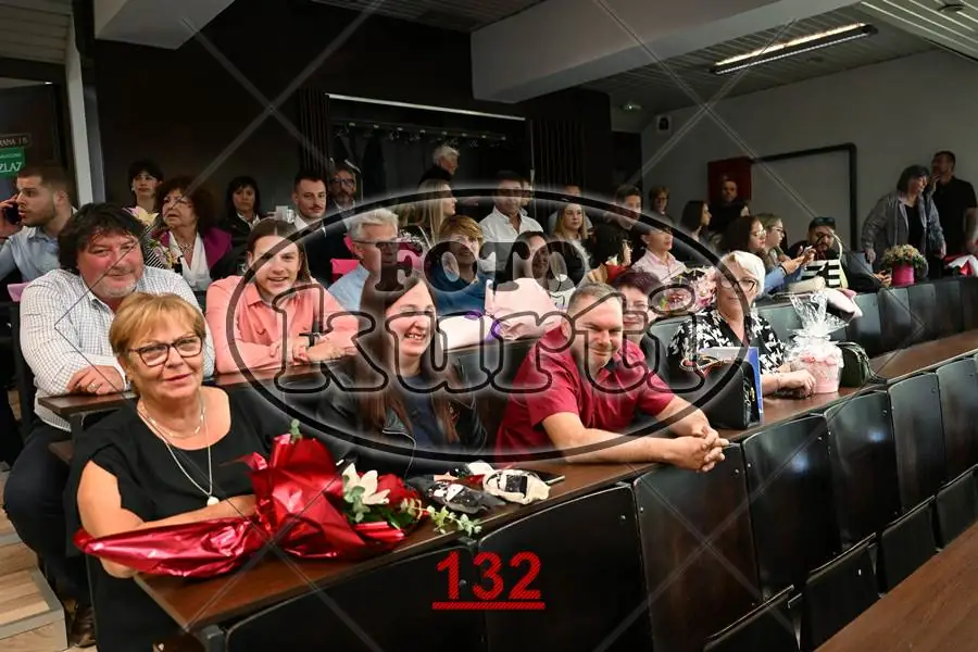12:00 12 - FotoKurti