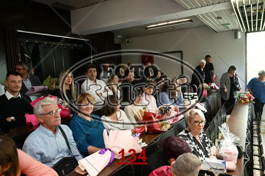 12:00 2 - FotoKurti