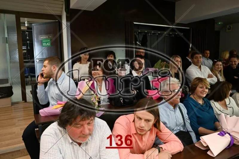12:00 4 - FotoKurti