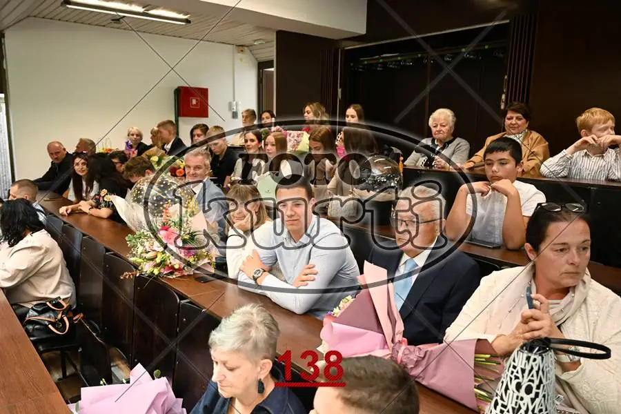 12:00 6 - FotoKurti