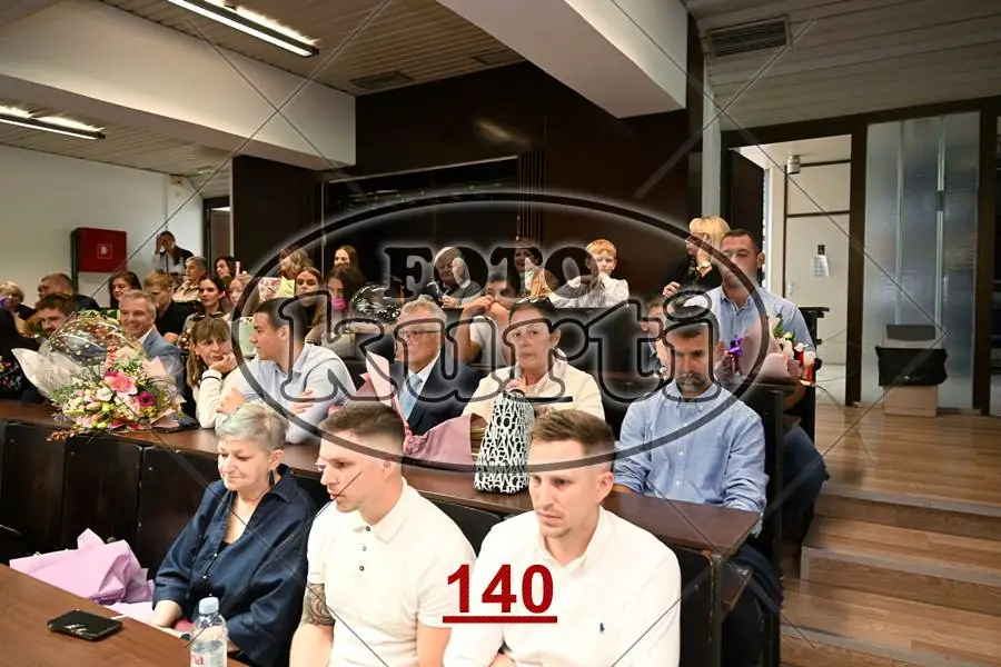 12:00 8 - FotoKurti