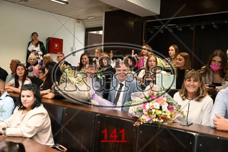 12:00 9 - FotoKurti