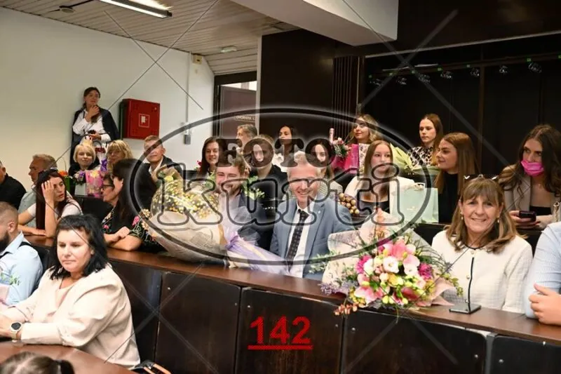 12:00 10 - FotoKurti