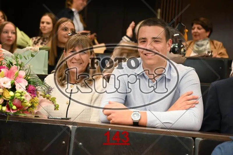 12:00 11 - FotoKurti