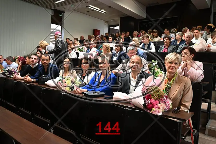 12:00 12 - FotoKurti
