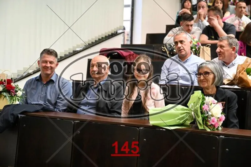 12:00 1 - FotoKurti