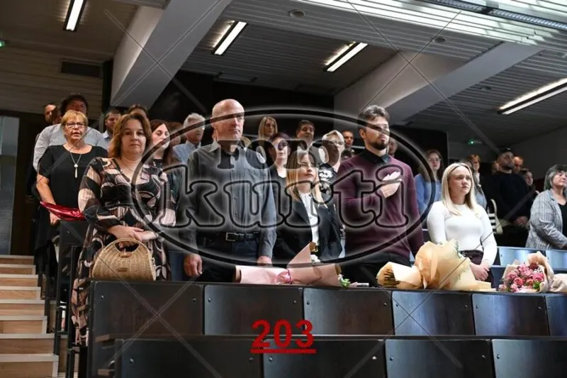 12:00 11 - FotoKurti