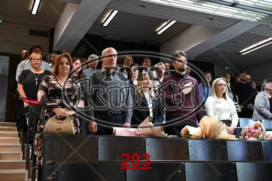 12:00 11 - FotoKurti