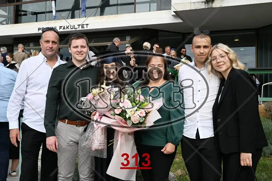 12:00 1 - FotoKurti