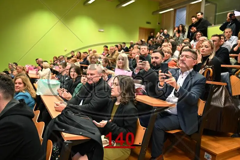 09:00h 8 - FotoKurti