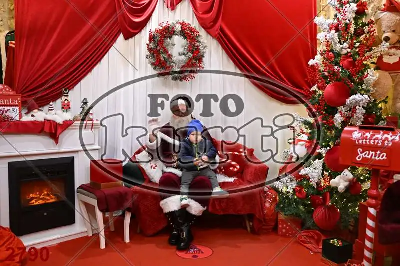 20.12. 15 00 DO 20 00 11 - FotoKurti