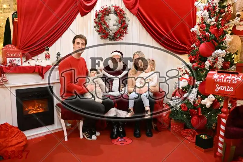 20.12. 15 00 DO 20 00 8 - FotoKurti