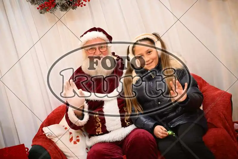 20.12. 15 00 DO 20 00 8 - FotoKurti