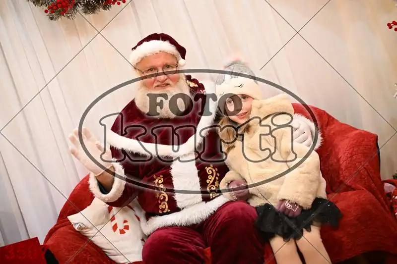 20.12. 15 00 DO 20 00 8 - FotoKurti