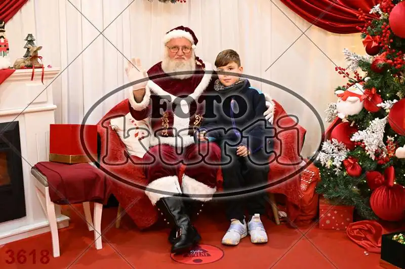 20.12. 15 00 DO 20 00 8 - FotoKurti