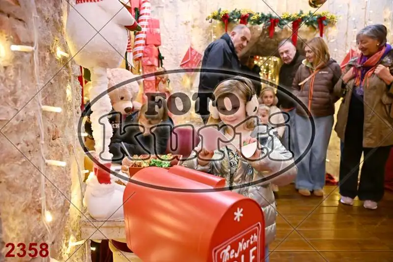 21.12. 10 00 DO 13 00 11 - FotoKurti