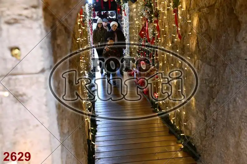 21.12. 15 00 DO 17 30 10 - FotoKurti