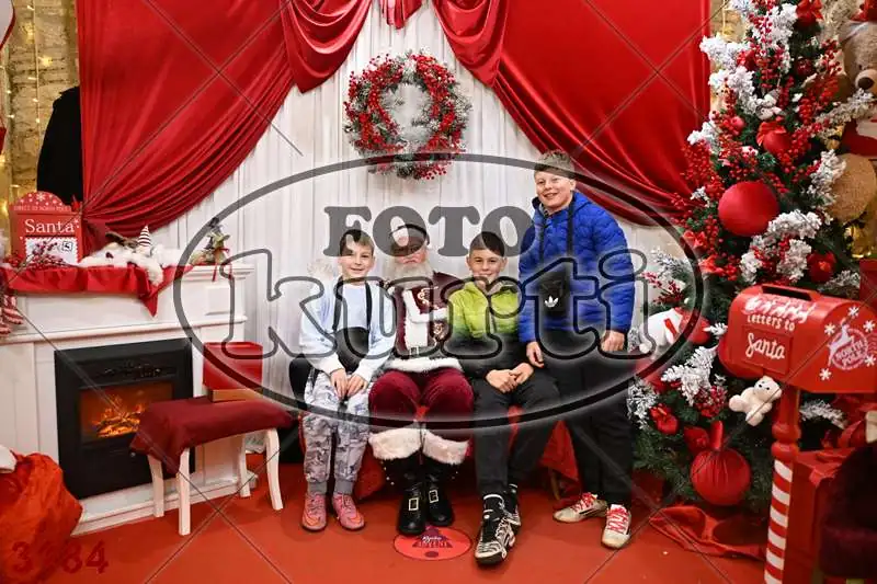 21.12. 17 30 DO 20 00 11 - FotoKurti