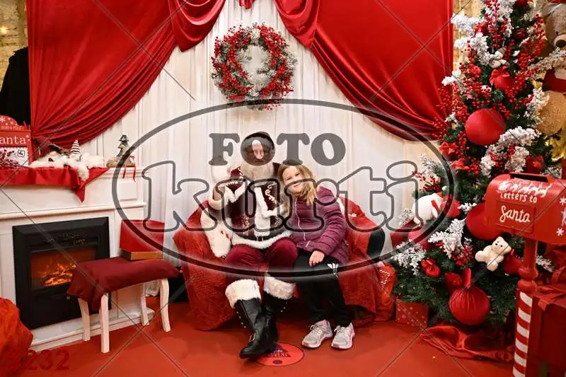 21.12. 17 30 DO 20 00 11 - FotoKurti