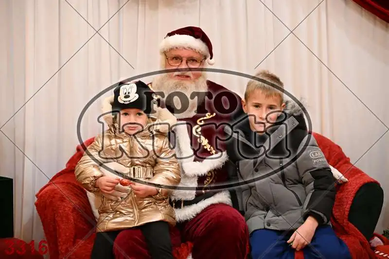 21.12. 17 30 DO 20 00 11 - FotoKurti
