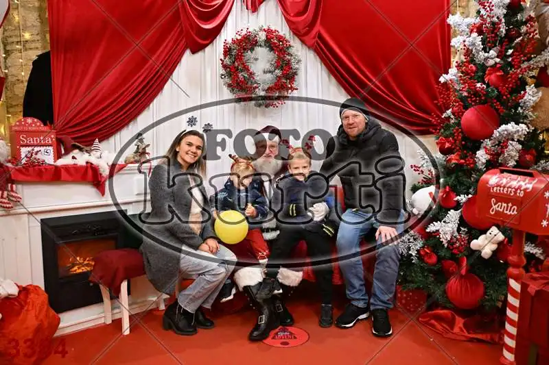21.12. 17 30 DO 20 00 11 - FotoKurti