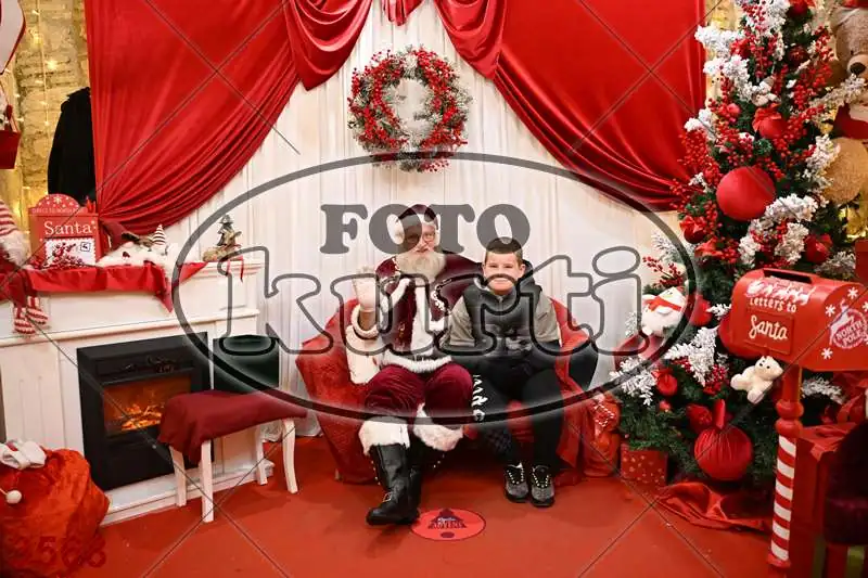 21.12. 17 30 DO 20 00 11 - FotoKurti